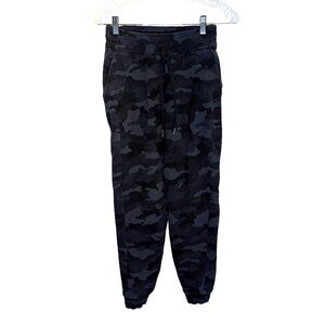 Mid grey/Dark grey/Black Camouflage Lululemon pant Size 4